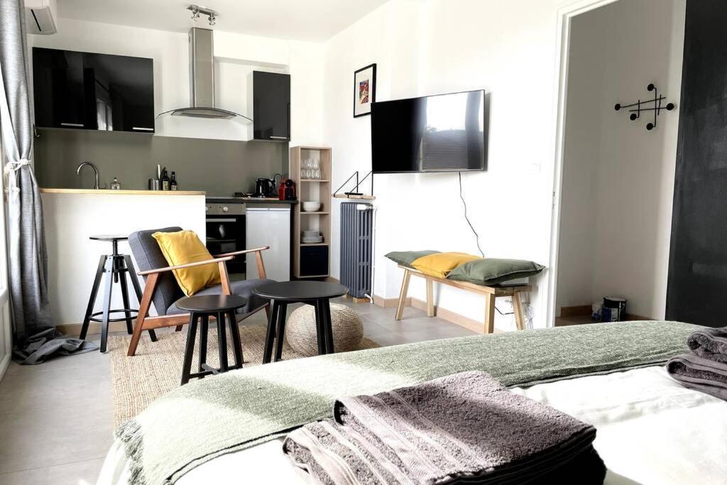 Mon Appart'Hotel - Climatisation Avec Parking Gratuit Brive-la-Gaillarde Esterno foto